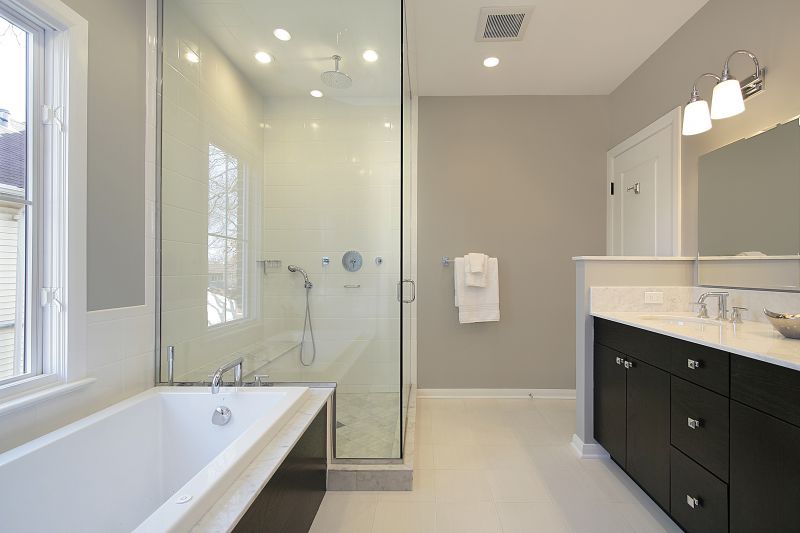 Glass-Enclosed Shower Bathtub